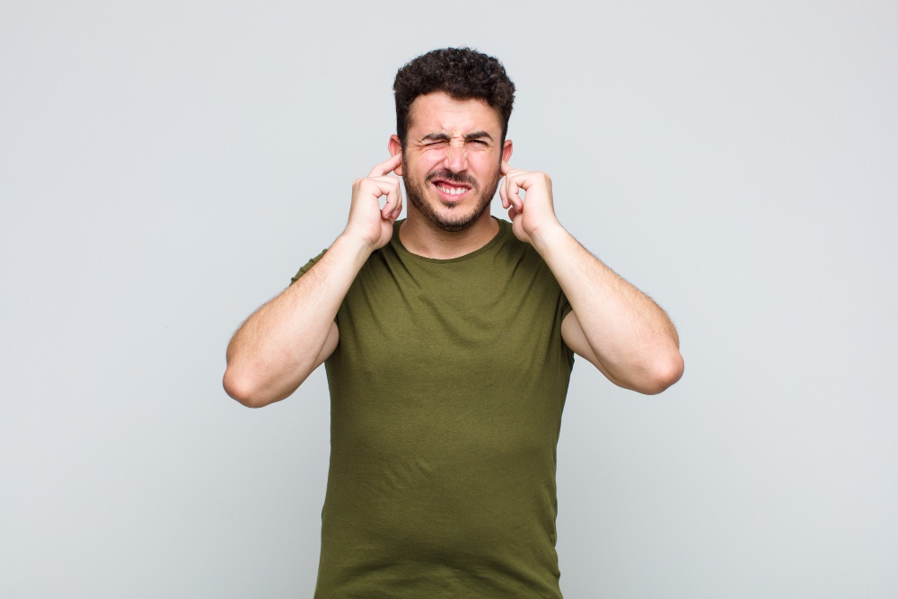 اسباب طنين الأذن المفاجئ