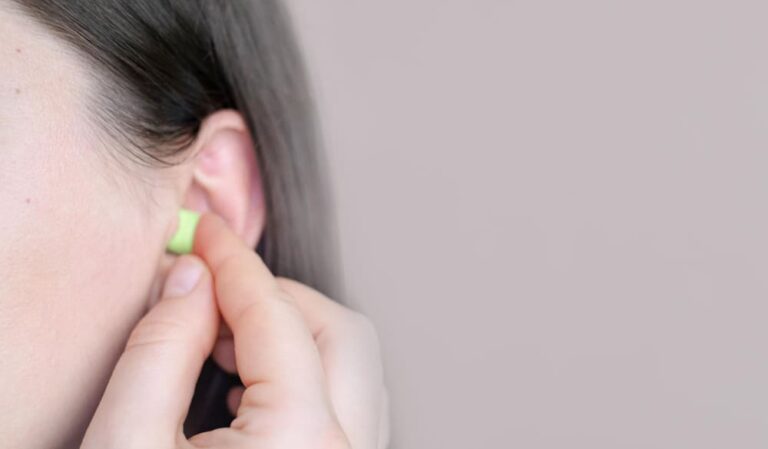 فوائد سماعات الأذن الطبية
